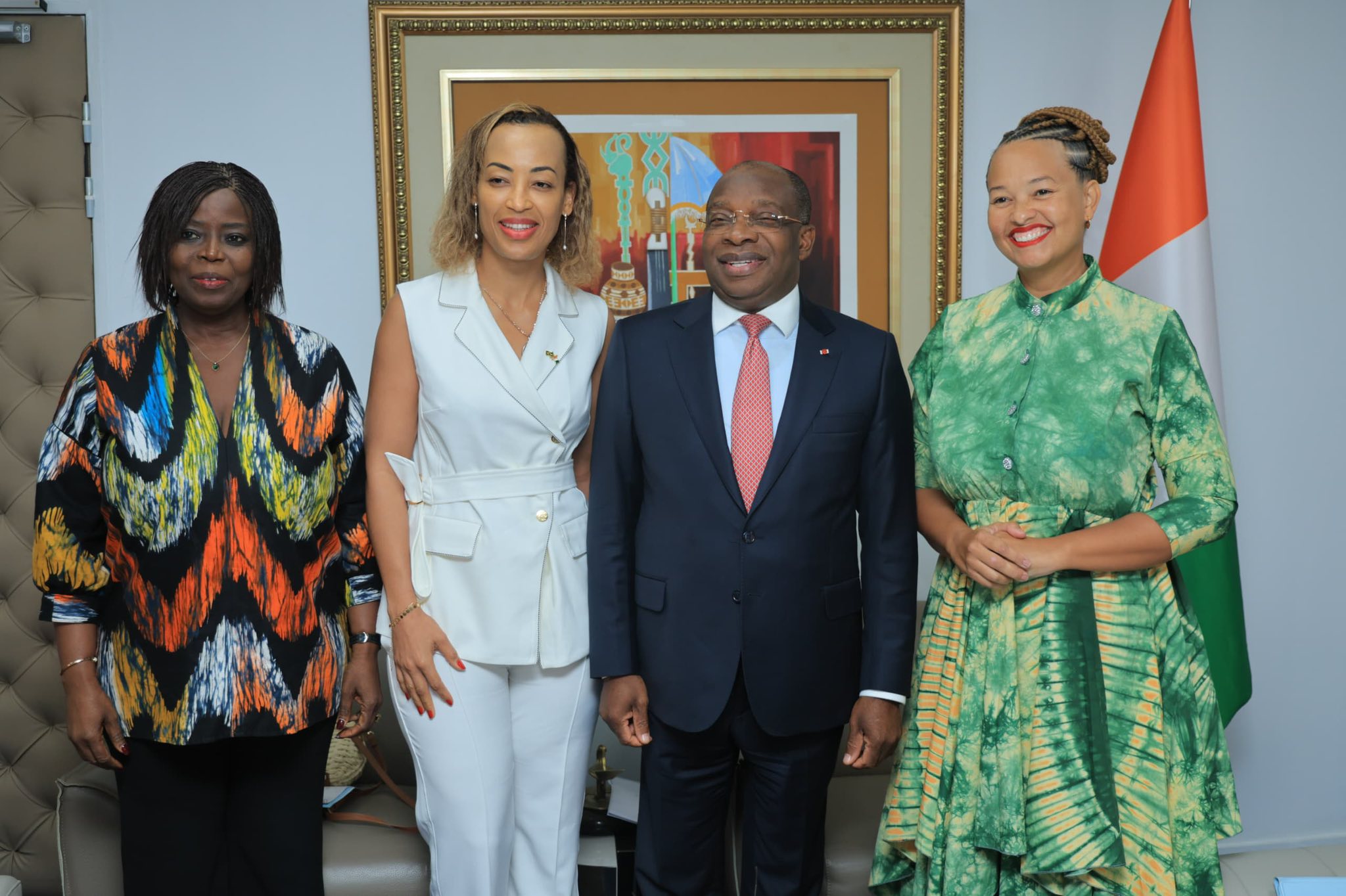 Le Ministre du Tourisme et des Loisirs a reçu aujourd’hui Mme Carolina Gomes Morais Osunleye (Heritage Voyage of Return), porteuse d’un projet de croisière culturelle reliant plusieurs pays africains depuis Rio de Janeiro avec une escale prévue en Côte d’Ivoire.