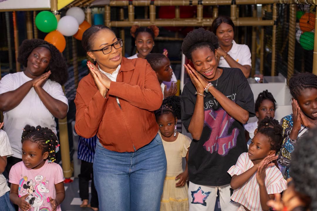 Le 8 août, la Direction Générale des Loisirs - (DGL) du Ministère du Tourisme et des Loisirs, conduite par sa Directrice générale Isabelle ANOH, a visité plusieurs parcs d'attractions à Cocody