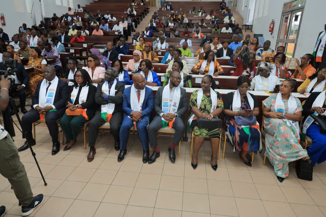 Du 8 au 23 août 2026, 𝟑𝟎𝟎 𝐞𝐧𝐬𝐞𝐢𝐠𝐧𝐚𝐧𝐭𝐬 𝐝𝐞𝐬 𝐥𝐲𝐜𝐞́𝐞𝐬 𝐞𝐭 𝐜𝐨𝐥𝐥𝐞̀𝐠𝐞𝐬 𝐝𝐞 𝐩𝐫𝐨𝐱𝐢𝐦𝐢𝐭𝐞́ prennent le temps de souffler, de découvrir et de partager autour de vacances-détente organisées à Sassandra et Korhogo, à l’initiative du 𝐆𝐫𝐨𝐮𝐩𝐞𝐦𝐞𝐧𝐭 𝐝𝐞𝐬 𝐜𝐚𝐝𝐫𝐞𝐬 𝐝𝐞𝐬 𝐦𝐮𝐭𝐮𝐞𝐥𝐥𝐞𝐬 𝐩𝐨𝐮𝐫 𝐥’𝐞́𝐝𝐮𝐜𝐚𝐭𝐢𝐨𝐧 𝐞𝐭 𝐥𝐞 𝐝𝐞́𝐯𝐞𝐥𝐨𝐩𝐩𝐞𝐦𝐞𝐧𝐭 𝐞𝐧 𝐦𝐢𝐥𝐢𝐞𝐮 𝐫𝐮𝐫𝐚𝐥 (𝐆𝐜𝐦𝐞𝐝𝐦𝐢𝐫).